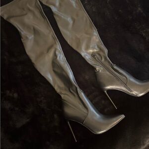 Elegant Black Over-the-Knee Boots
